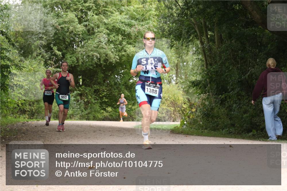 30.08.2026 - Elbe Triathlon Hamburg Antke Förster http://msf.ph/oto/10104775 30.08.2026 12:00:49 Laufen 1420, 952, 1388 meine-sportfotos.de