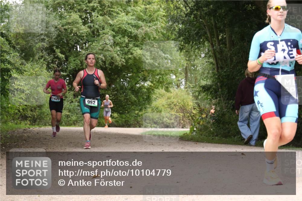 30.08.2026 - Elbe Triathlon Hamburg Antke Förster http://msf.ph/oto/10104779 30.08.2026 12:00:50 Laufen 1420, 952 meine-sportfotos.de