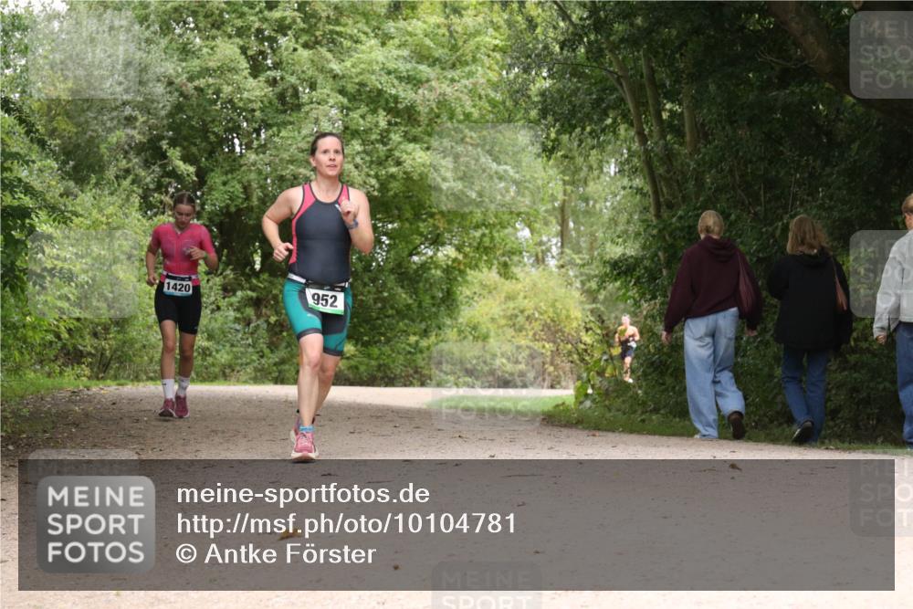 30.08.2026 - Elbe Triathlon Hamburg Antke Förster http://msf.ph/oto/10104781 30.08.2026 12:00:51 Laufen 1420, 952 meine-sportfotos.de