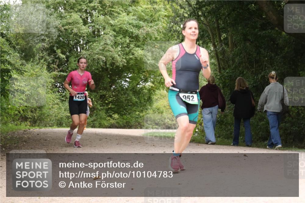 30.08.2026 - Elbe Triathlon Hamburg Antke Förster http://msf.ph/oto/10104783 30.08.2026 12:00:52 Laufen 1420, 952 meine-sportfotos.de