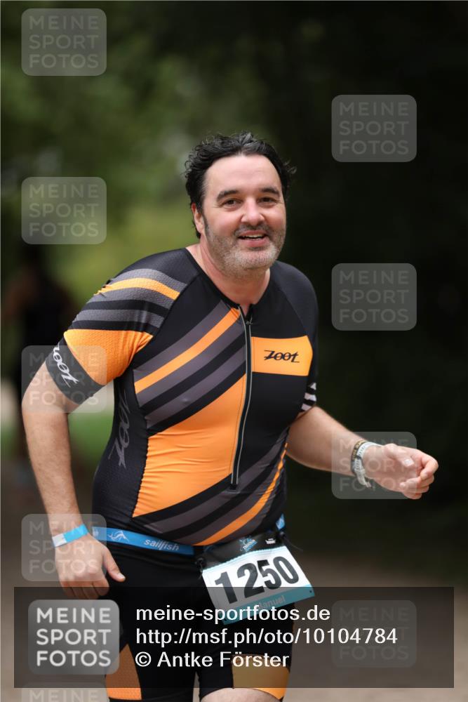 30.08.2026 - Elbe Triathlon Hamburg Antke Förster http://msf.ph/oto/10104784 30.08.2026 11:56:46 Laufen 1250 meine-sportfotos.de
