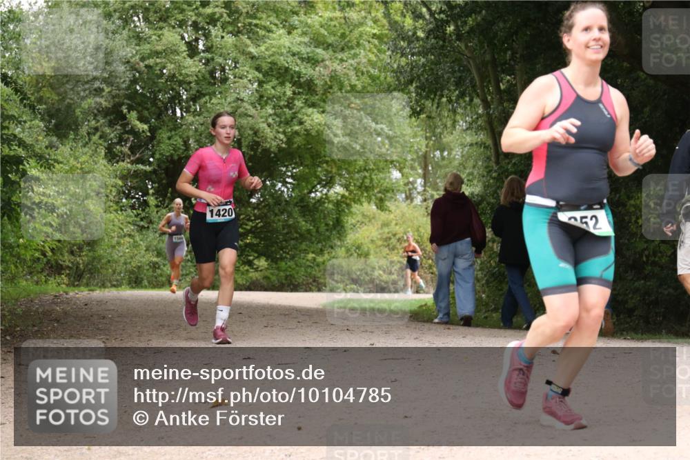 30.08.2026 - Elbe Triathlon Hamburg Antke Förster http://msf.ph/oto/10104785 30.08.2026 12:00:53 Laufen 1560, 1420, 52 meine-sportfotos.de