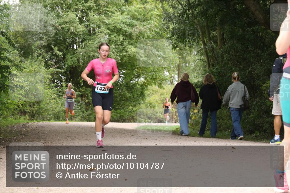 30.08.2026 - Elbe Triathlon Hamburg Antke Förster http://msf.ph/oto/10104787 30.08.2026 12:00:53 Laufen 1560, 1420 meine-sportfotos.de