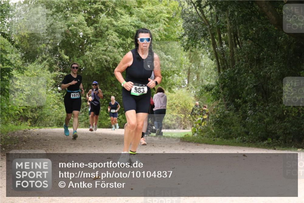 30.08.2026 - Elbe Triathlon Hamburg Antke Förster http://msf.ph/oto/10104837 30.08.2026 12:01:28 Laufen 983, 1572 meine-sportfotos.de