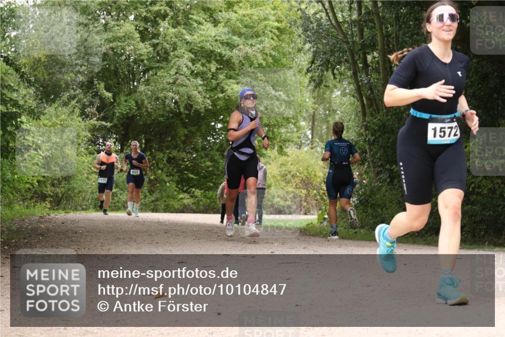 30.08.2026 - Elbe Triathlon Hamburg Antke Förster http://msf.ph/oto/10104847 30.08.2026 12:01:32 Laufen 1175, 931, 1572 meine-sportfotos.de