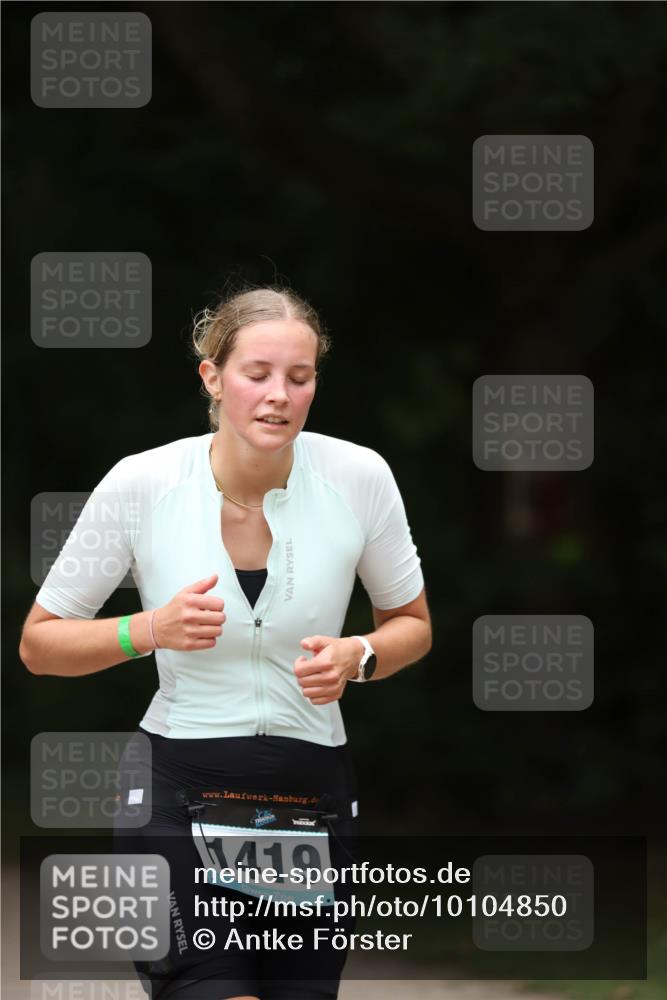 30.08.2026 - Elbe Triathlon Hamburg Antke Förster http://msf.ph/oto/10104850 30.08.2026 11:57:59 Laufen 1419 meine-sportfotos.de