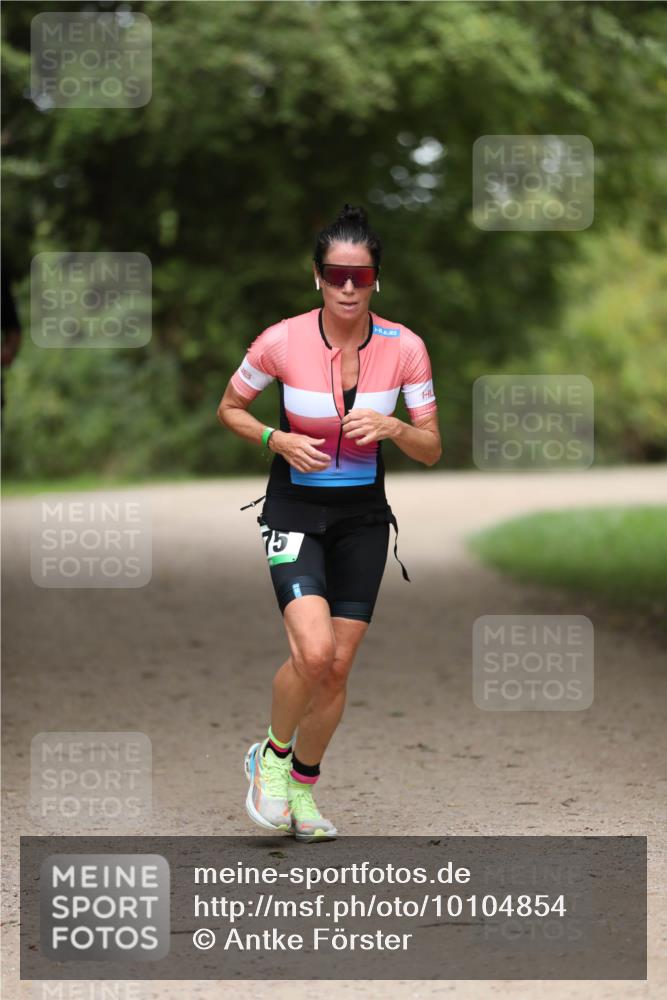 30.08.2026 - Elbe Triathlon Hamburg Antke Förster http://msf.ph/oto/10104854 30.08.2026 11:58:09 Laufen 75 meine-sportfotos.de