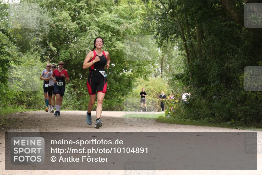 30.08.2026 - Elbe Triathlon Hamburg Antke Förster http://msf.ph/oto/10104891 30.08.2026 12:01:55 Laufen 921, 135 meine-sportfotos.de