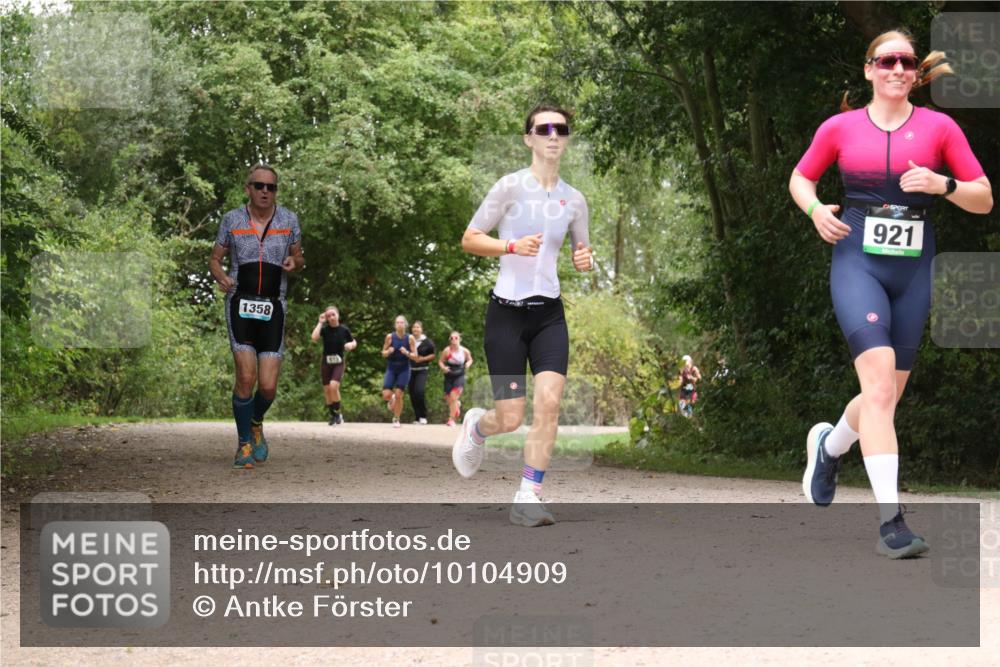 30.08.2026 - Elbe Triathlon Hamburg Antke Förster http://msf.ph/oto/10104909 30.08.2026 12:02:00 Laufen 1358, 921 meine-sportfotos.de