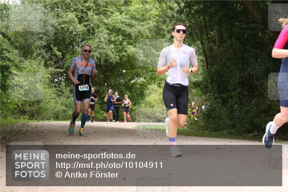 30.08.2026 - Elbe Triathlon Hamburg Antke Förster http://msf.ph/oto/10104911 30.08.2026 12:02:00 Laufen 1358 meine-sportfotos.de