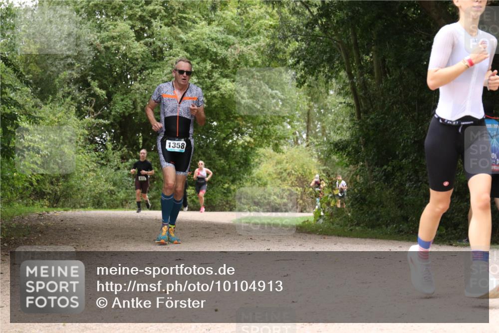 30.08.2026 - Elbe Triathlon Hamburg Antke Förster http://msf.ph/oto/10104913 30.08.2026 12:02:01 Laufen 813, 1358, 100, 10 meine-sportfotos.de