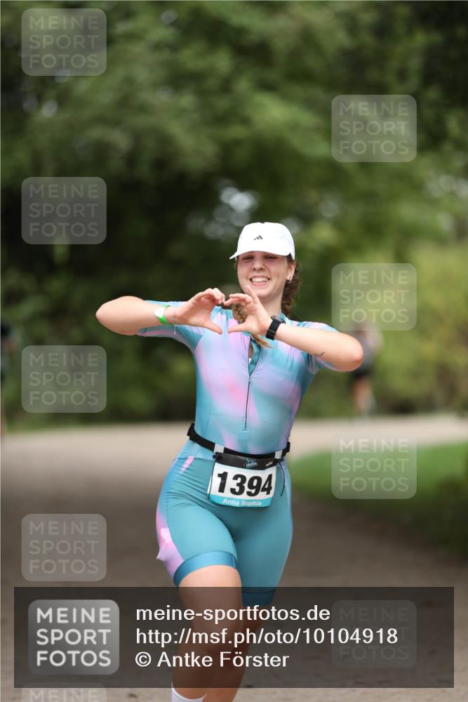 30.08.2026 - Elbe Triathlon Hamburg Antke Förster http://msf.ph/oto/10104918 30.08.2026 11:58:54 Laufen 1394 meine-sportfotos.de
