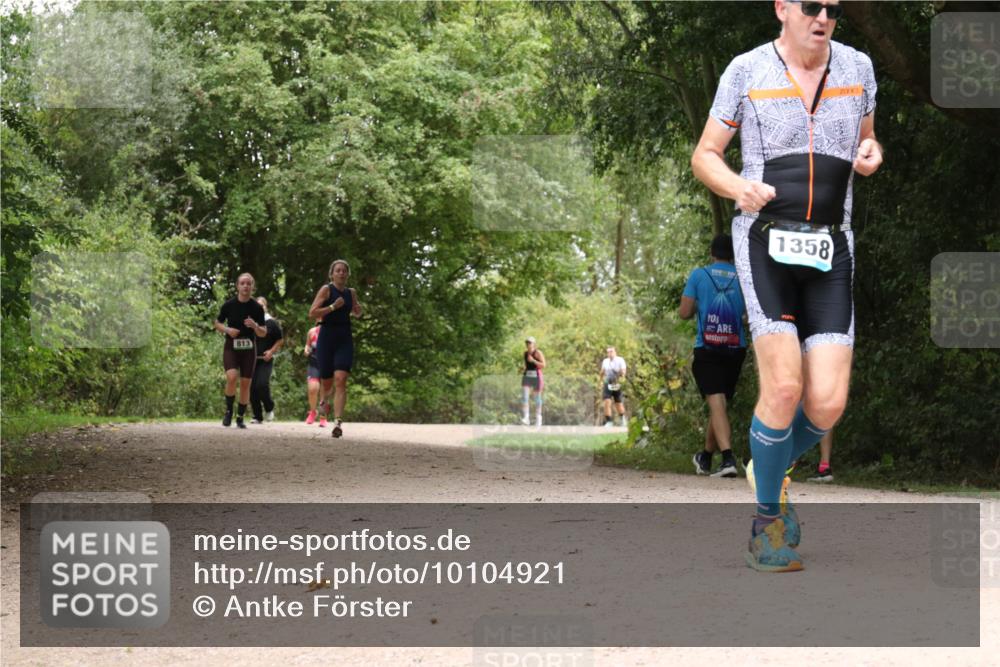 30.08.2026 - Elbe Triathlon Hamburg Antke Förster http://msf.ph/oto/10104921 30.08.2026 12:02:04 Laufen 813, 1358 meine-sportfotos.de