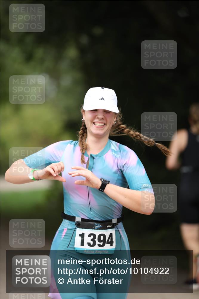 30.08.2026 - Elbe Triathlon Hamburg Antke Förster http://msf.ph/oto/10104922 30.08.2026 11:58:55 Laufen 1394 meine-sportfotos.de