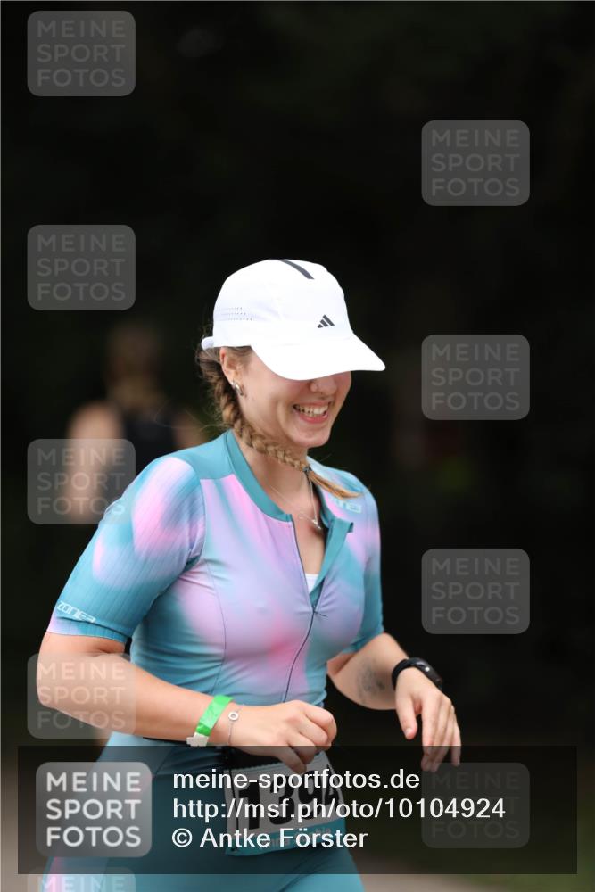 30.08.2026 - Elbe Triathlon Hamburg Antke Förster http://msf.ph/oto/10104924 30.08.2026 11:58:56 Laufen 1394 meine-sportfotos.de