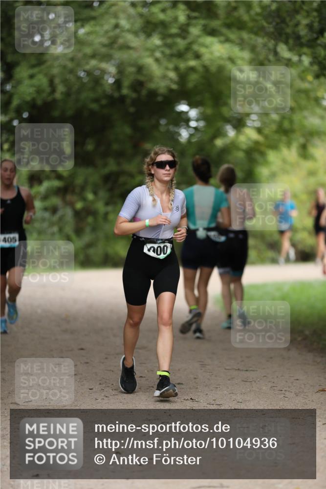 30.08.2026 - Elbe Triathlon Hamburg Antke Förster http://msf.ph/oto/10104936 30.08.2026 11:59:09 Laufen 405, 00 meine-sportfotos.de