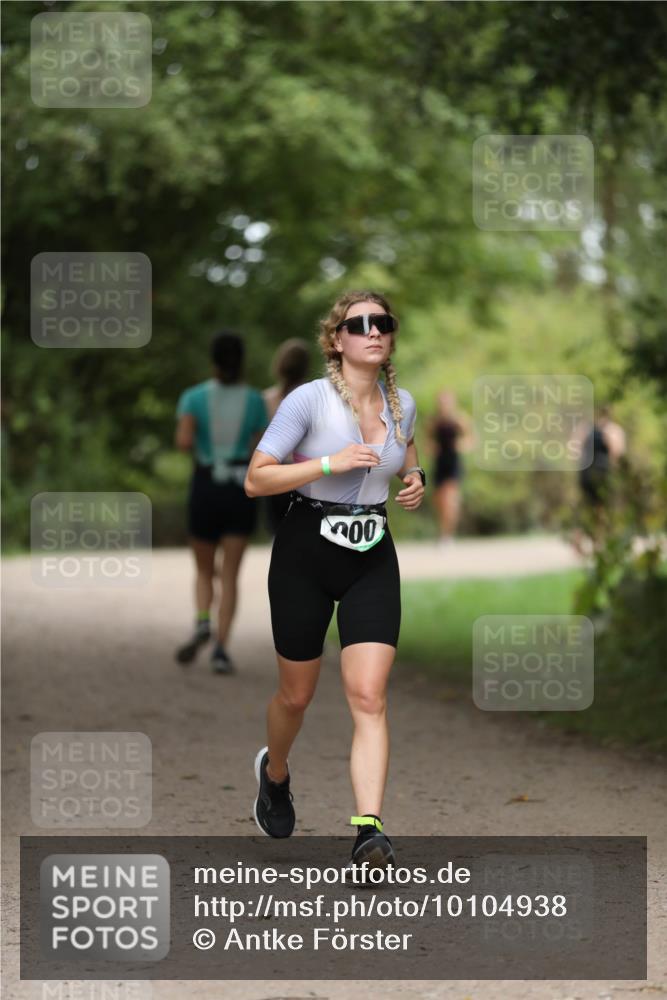 30.08.2026 - Elbe Triathlon Hamburg Antke Förster http://msf.ph/oto/10104938 30.08.2026 11:59:10 Laufen 00 meine-sportfotos.de