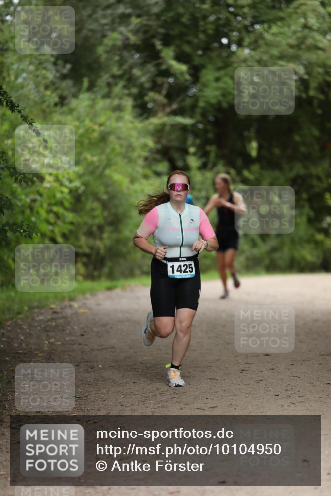 30.08.2026 - Elbe Triathlon Hamburg Antke Förster http://msf.ph/oto/10104950 30.08.2026 11:59:16 Laufen 1425 meine-sportfotos.de