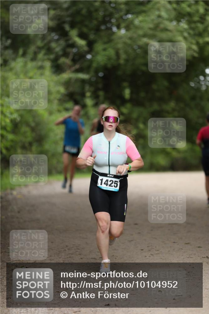 30.08.2026 - Elbe Triathlon Hamburg Antke Förster http://msf.ph/oto/10104952 30.08.2026 11:59:17 Laufen 2, 1425 meine-sportfotos.de