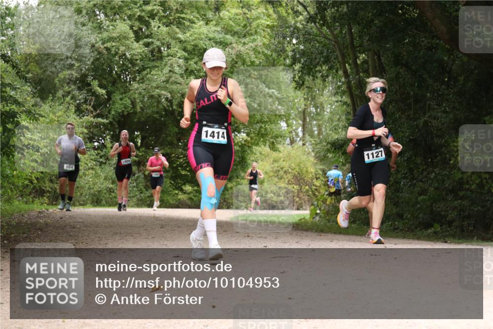 30.08.2026 - Elbe Triathlon Hamburg Antke Förster http://msf.ph/oto/10104953 30.08.2026 12:02:21 Laufen 564, 1424, 1488, 1414, 1127 meine-sportfotos.de