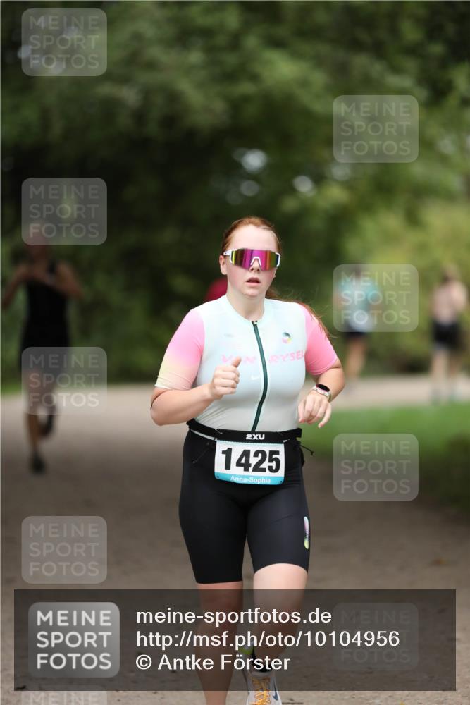 30.08.2026 - Elbe Triathlon Hamburg Antke Förster http://msf.ph/oto/10104956 30.08.2026 11:59:18 Laufen 2, 1425 meine-sportfotos.de