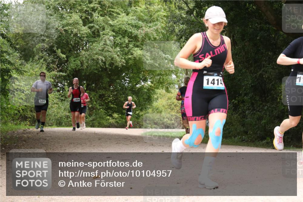 30.08.2026 - Elbe Triathlon Hamburg Antke Förster http://msf.ph/oto/10104957 30.08.2026 12:02:23 Laufen 564, 1424, 1414 meine-sportfotos.de