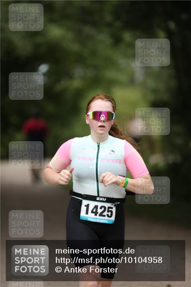 30.08.2026 - Elbe Triathlon Hamburg Antke Förster http://msf.ph/oto/10104958 30.08.2026 11:59:19 Laufen 2, 1425 meine-sportfotos.de