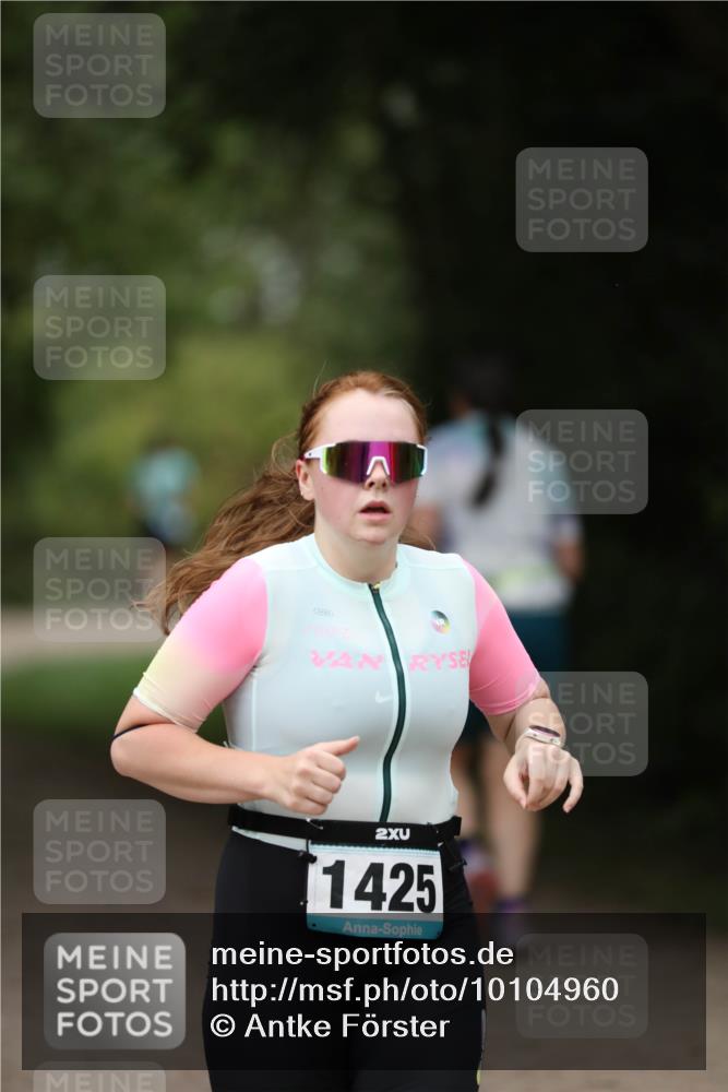 30.08.2026 - Elbe Triathlon Hamburg Antke Förster http://msf.ph/oto/10104960 30.08.2026 11:59:19 Laufen 2, 1425 meine-sportfotos.de