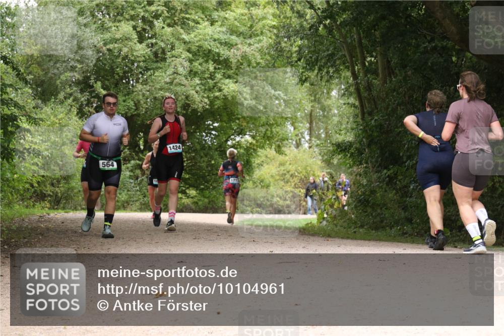 30.08.2026 - Elbe Triathlon Hamburg Antke Förster http://msf.ph/oto/10104961 30.08.2026 12:02:27 Laufen 564, 1424, 1713 meine-sportfotos.de