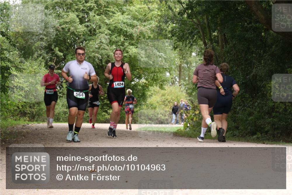 30.08.2026 - Elbe Triathlon Hamburg Antke Förster http://msf.ph/oto/10104963 30.08.2026 12:02:27 Laufen 1488, 564, 1424, 17 meine-sportfotos.de