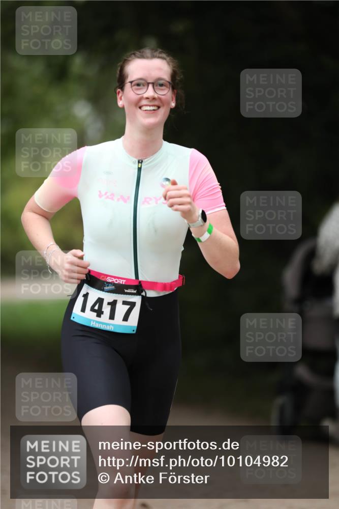 30.08.2026 - Elbe Triathlon Hamburg Antke Förster http://msf.ph/oto/10104982 30.08.2026 11:59:42 Laufen 1417 meine-sportfotos.de