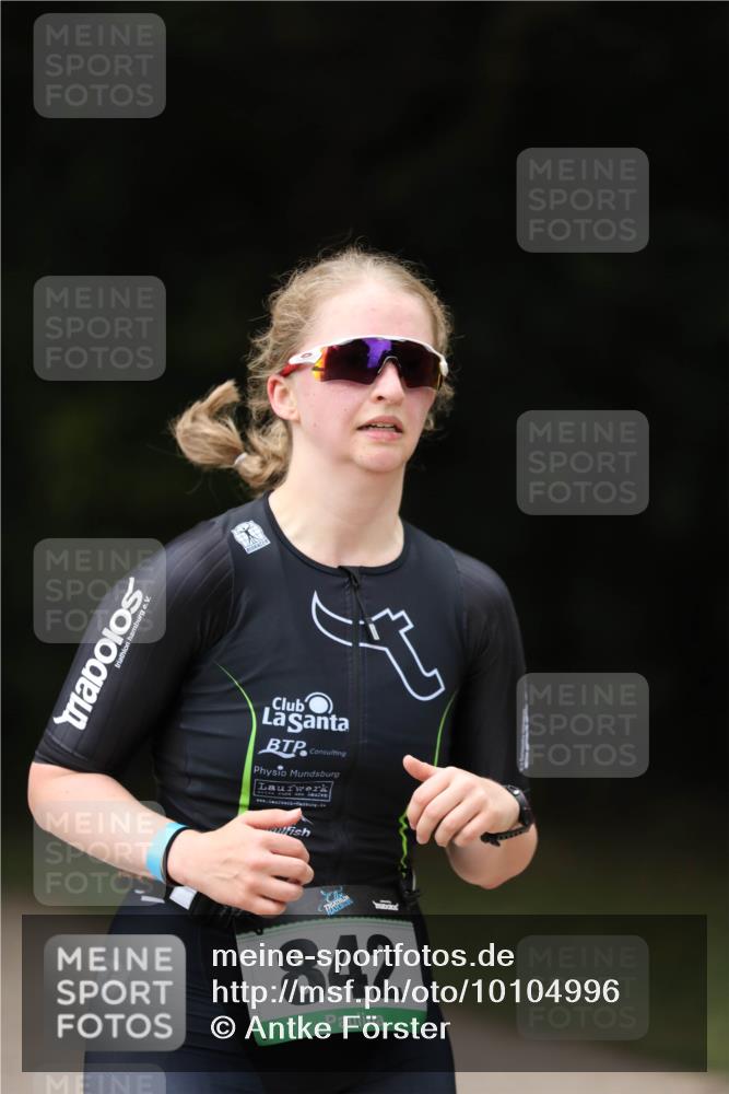 30.08.2026 - Elbe Triathlon Hamburg Antke Förster http://msf.ph/oto/10104996 30.08.2026 11:59:49 Laufen 842 meine-sportfotos.de