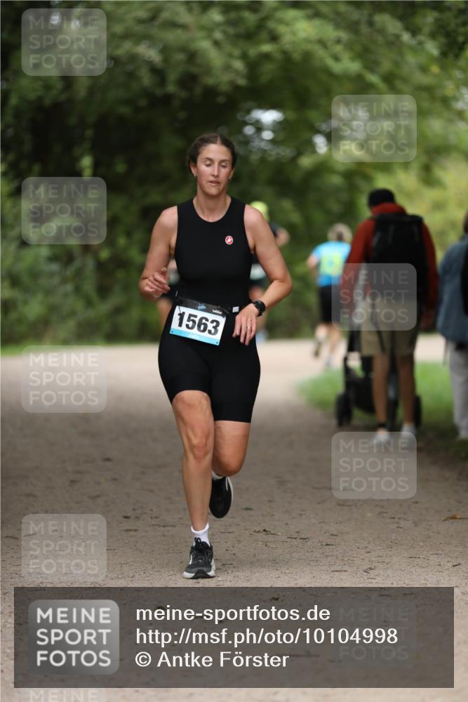 30.08.2026 - Elbe Triathlon Hamburg Antke Förster http://msf.ph/oto/10104998 30.08.2026 11:59:54 Laufen 1563 meine-sportfotos.de