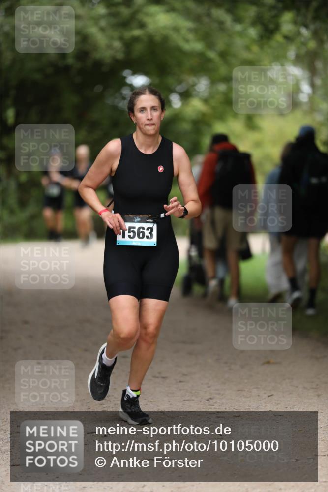 30.08.2026 - Elbe Triathlon Hamburg Antke Förster http://msf.ph/oto/10105000 30.08.2026 11:59:54 Laufen 563 meine-sportfotos.de