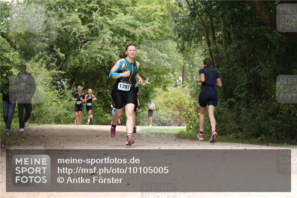 30.08.2026 - Elbe Triathlon Hamburg Antke Förster http://msf.ph/oto/10105005 30.08.2026 12:02:56 Laufen 1500, 1977, 1397 meine-sportfotos.de