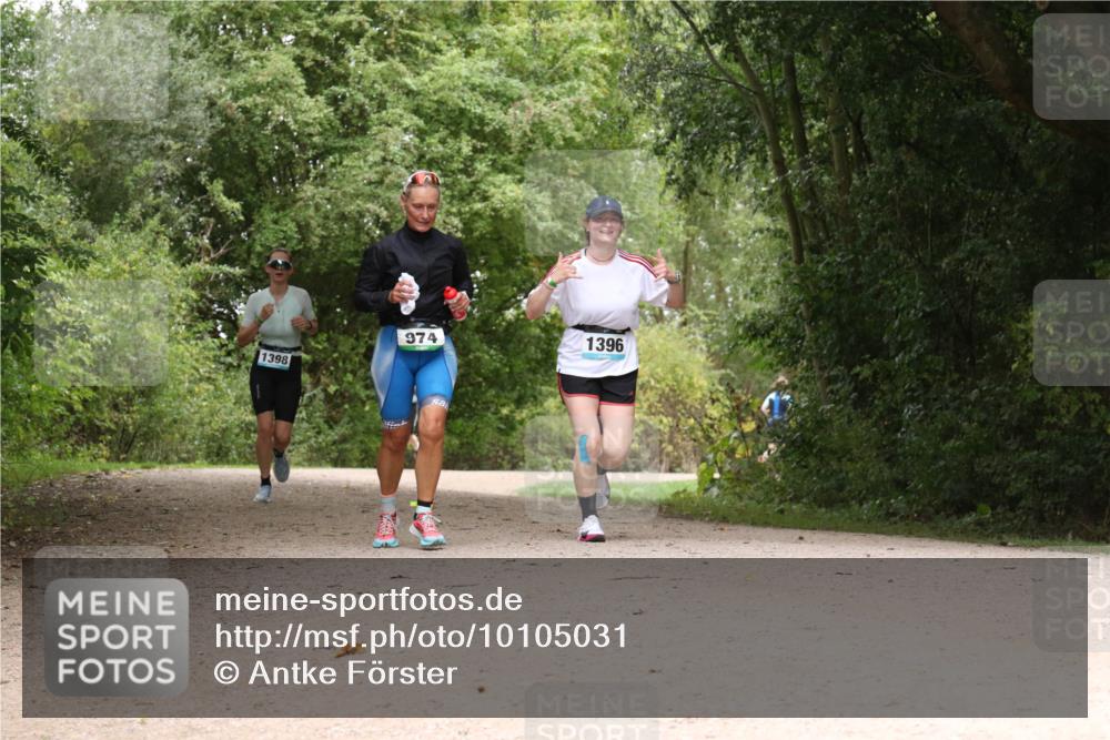 30.08.2026 - Elbe Triathlon Hamburg Antke Förster http://msf.ph/oto/10105031 30.08.2026 12:03:09 Laufen 1398, 974, 1396 meine-sportfotos.de