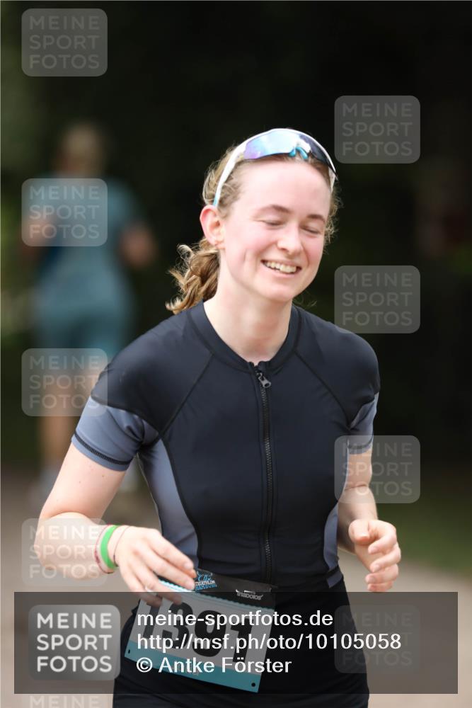 30.08.2026 - Elbe Triathlon Hamburg Antke Förster http://msf.ph/oto/10105058 30.08.2026 12:00:28 Laufen 1391 meine-sportfotos.de