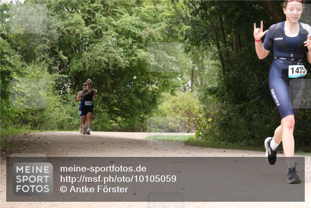 30.08.2026 - Elbe Triathlon Hamburg Antke Förster http://msf.ph/oto/10105059 30.08.2026 12:03:21 Laufen 1529, 1415 meine-sportfotos.de
