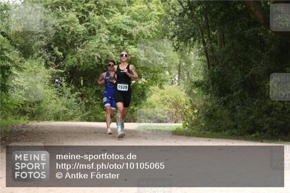 30.08.2026 - Elbe Triathlon Hamburg Antke Förster http://msf.ph/oto/10105065 30.08.2026 12:03:25 Laufen 850, 1529 meine-sportfotos.de