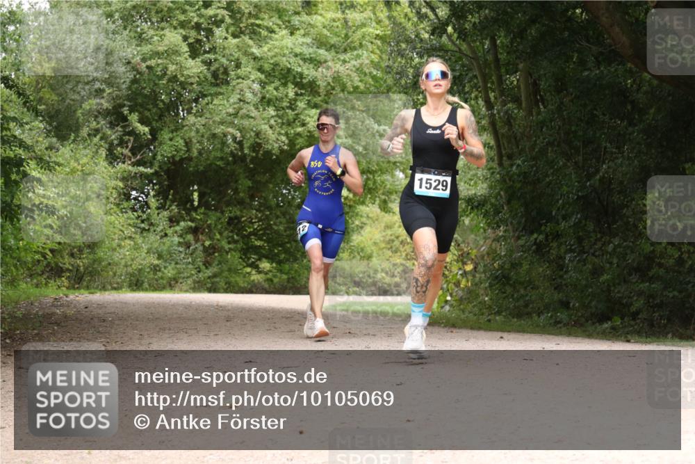 30.08.2026 - Elbe Triathlon Hamburg Antke Förster http://msf.ph/oto/10105069 30.08.2026 12:03:26 Laufen 1529 meine-sportfotos.de