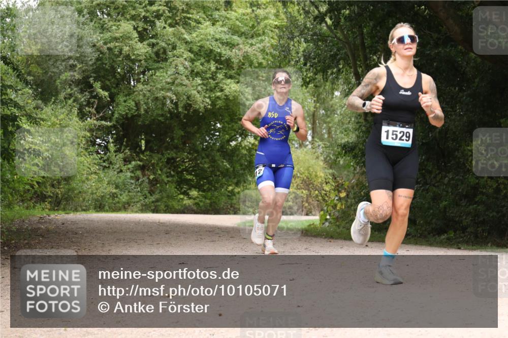30.08.2026 - Elbe Triathlon Hamburg Antke Förster http://msf.ph/oto/10105071 30.08.2026 12:03:26 Laufen 12, 1529 meine-sportfotos.de