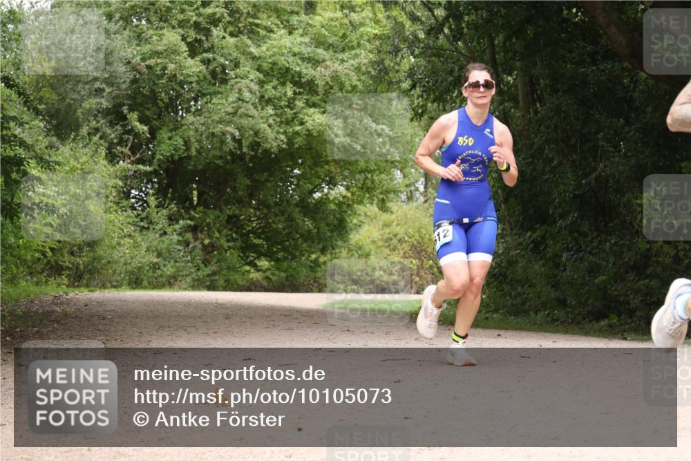 30.08.2026 - Elbe Triathlon Hamburg Antke Förster http://msf.ph/oto/10105073 30.08.2026 12:03:27 Laufen 12 meine-sportfotos.de