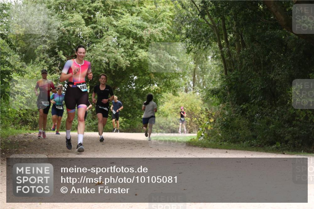 30.08.2026 - Elbe Triathlon Hamburg Antke Förster http://msf.ph/oto/10105081 30.08.2026 12:03:58 Laufen 493, 47, 492 meine-sportfotos.de