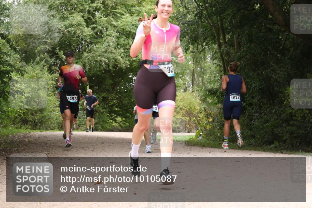 30.08.2026 - Elbe Triathlon Hamburg Antke Förster http://msf.ph/oto/10105087 30.08.2026 12:04:00 Laufen 1493, 32, 1674 meine-sportfotos.de