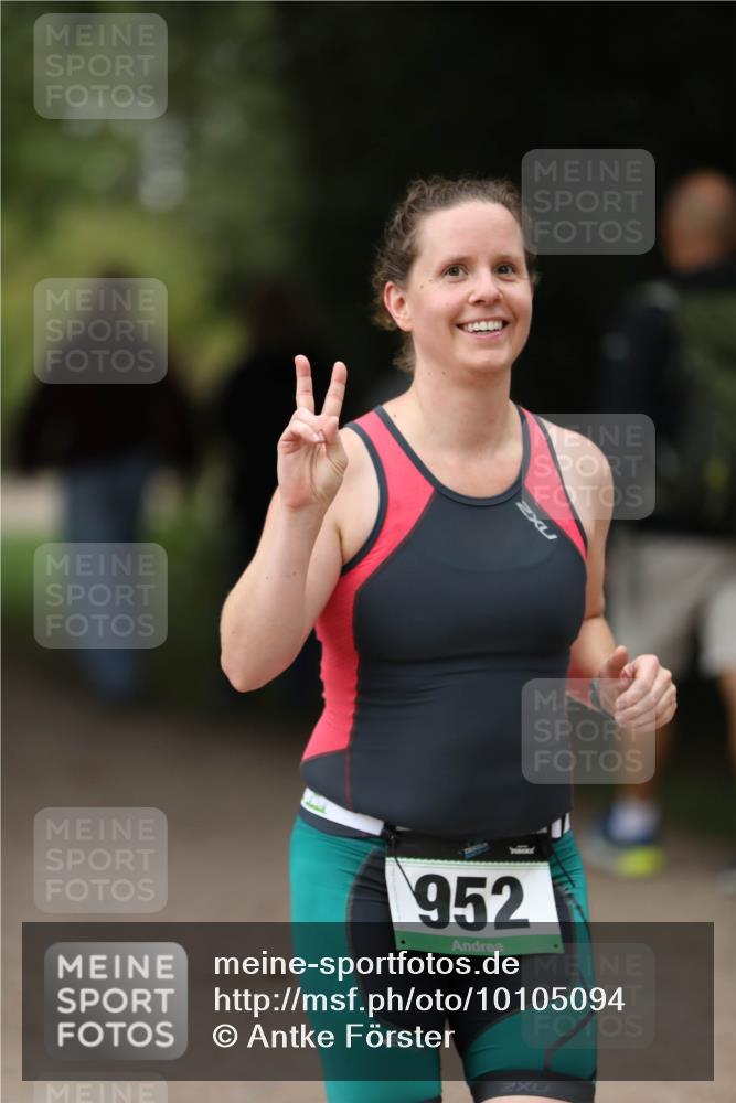 30.08.2026 - Elbe Triathlon Hamburg Antke Förster http://msf.ph/oto/10105094 30.08.2026 12:00:54 Laufen 2, 952 meine-sportfotos.de