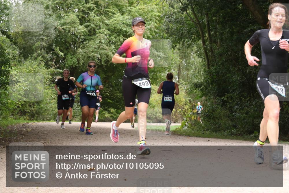 30.08.2026 - Elbe Triathlon Hamburg Antke Förster http://msf.ph/oto/10105095 30.08.2026 12:04:02 Laufen 1402, 493, 1674, 3 meine-sportfotos.de