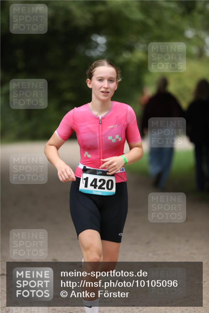 30.08.2026 - Elbe Triathlon Hamburg Antke Förster http://msf.ph/oto/10105096 30.08.2026 12:00:56 Laufen 1420 meine-sportfotos.de
