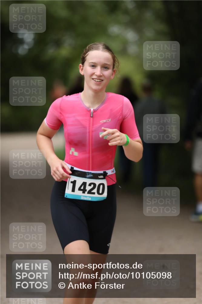 30.08.2026 - Elbe Triathlon Hamburg Antke Förster http://msf.ph/oto/10105098 30.08.2026 12:00:56 Laufen 1420 meine-sportfotos.de