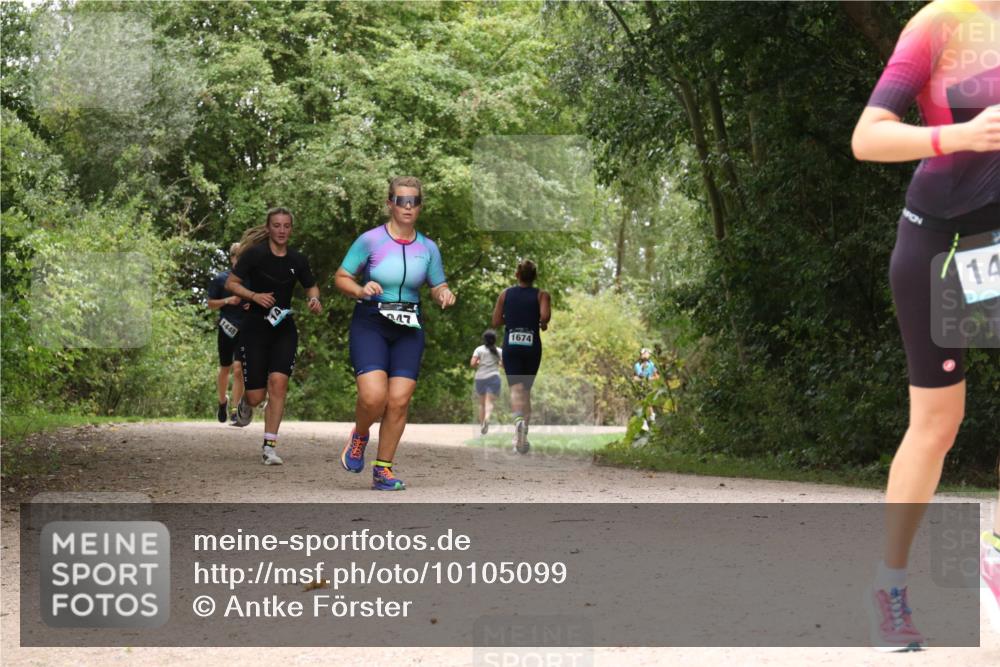 30.08.2026 - Elbe Triathlon Hamburg Antke Förster http://msf.ph/oto/10105099 30.08.2026 12:04:03 Laufen 1448, 47, 1674, 14 meine-sportfotos.de