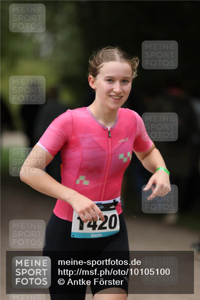 30.08.2026 - Elbe Triathlon Hamburg Antke Förster http://msf.ph/oto/10105100 30.08.2026 12:00:57 Laufen 1420 meine-sportfotos.de